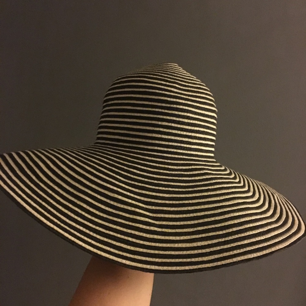 Club Monaco hat